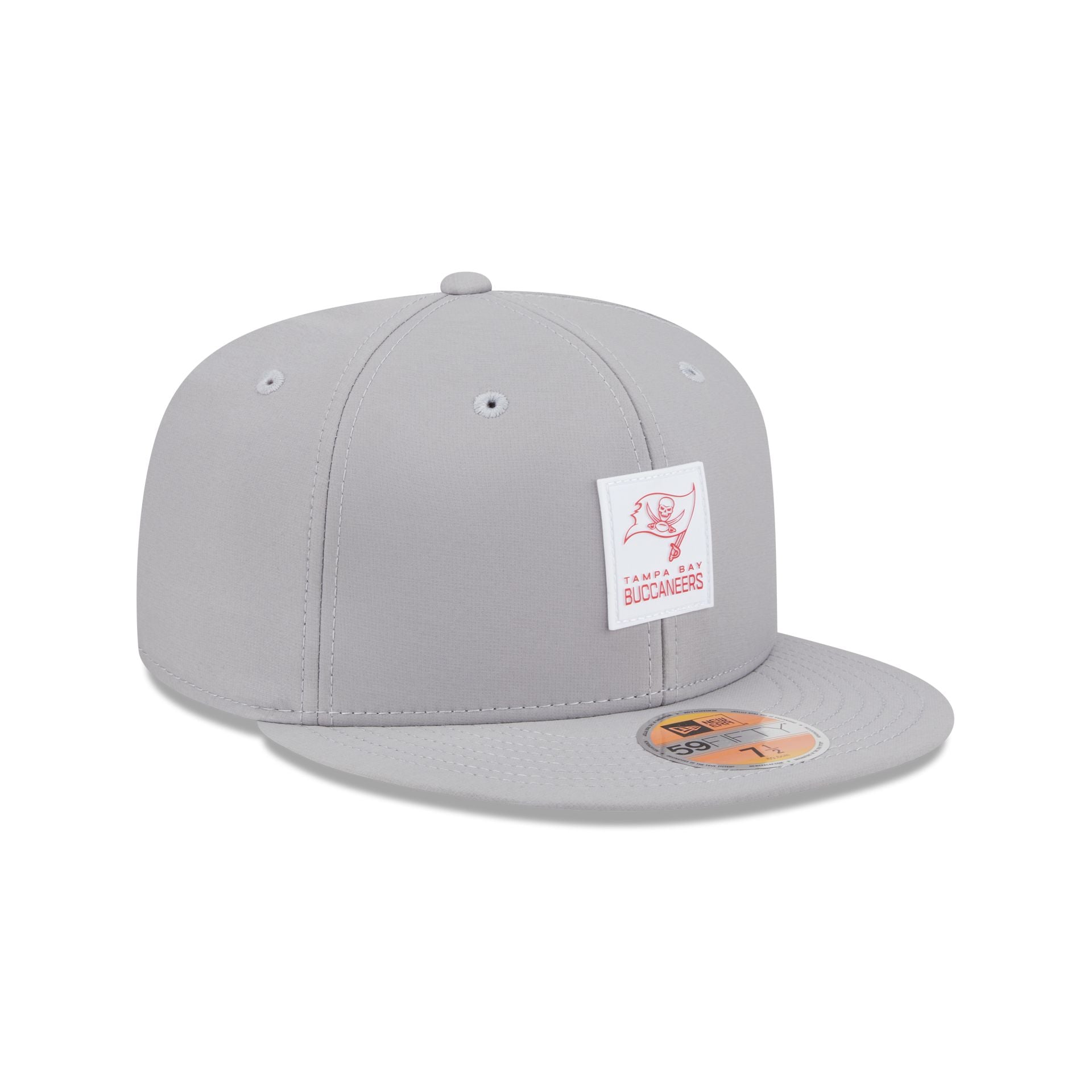 Tampa Bay Buccaneers 2025 Sideline Hot Weather Gray 59FIFTY Fitted Hat