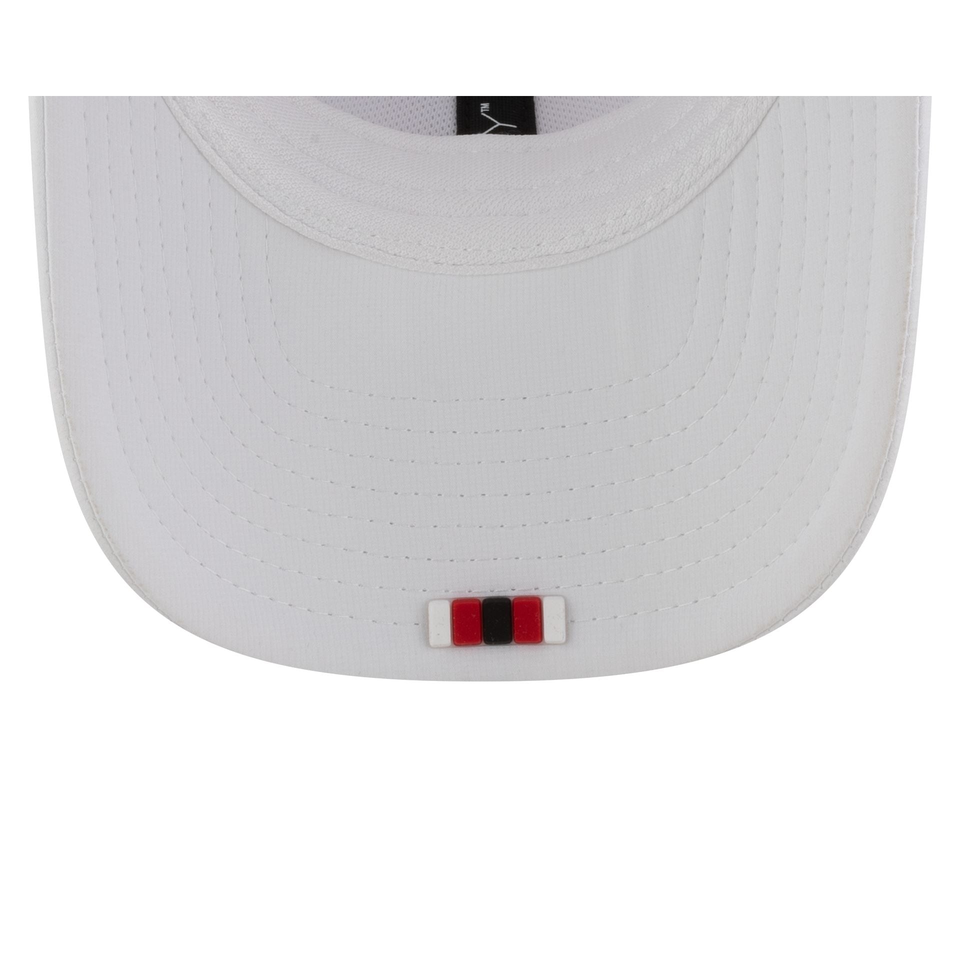 San Francisco 49ers 2025 Sideline Hot Weather White 9SEVENTY Trucker Hat