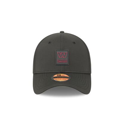 Washington Commanders 2025 Sideline Hot Weather Black 39THIRTY Stretch Fit Hat
