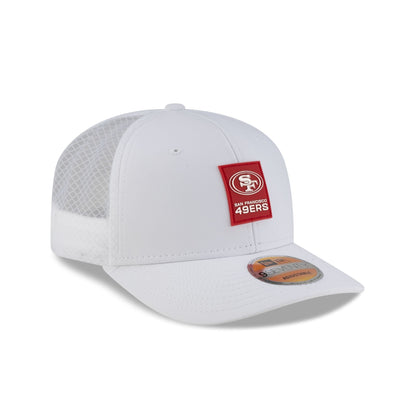 San Francisco 49ers 2025 Sideline Hot Weather White 9SEVENTY Trucker Hat